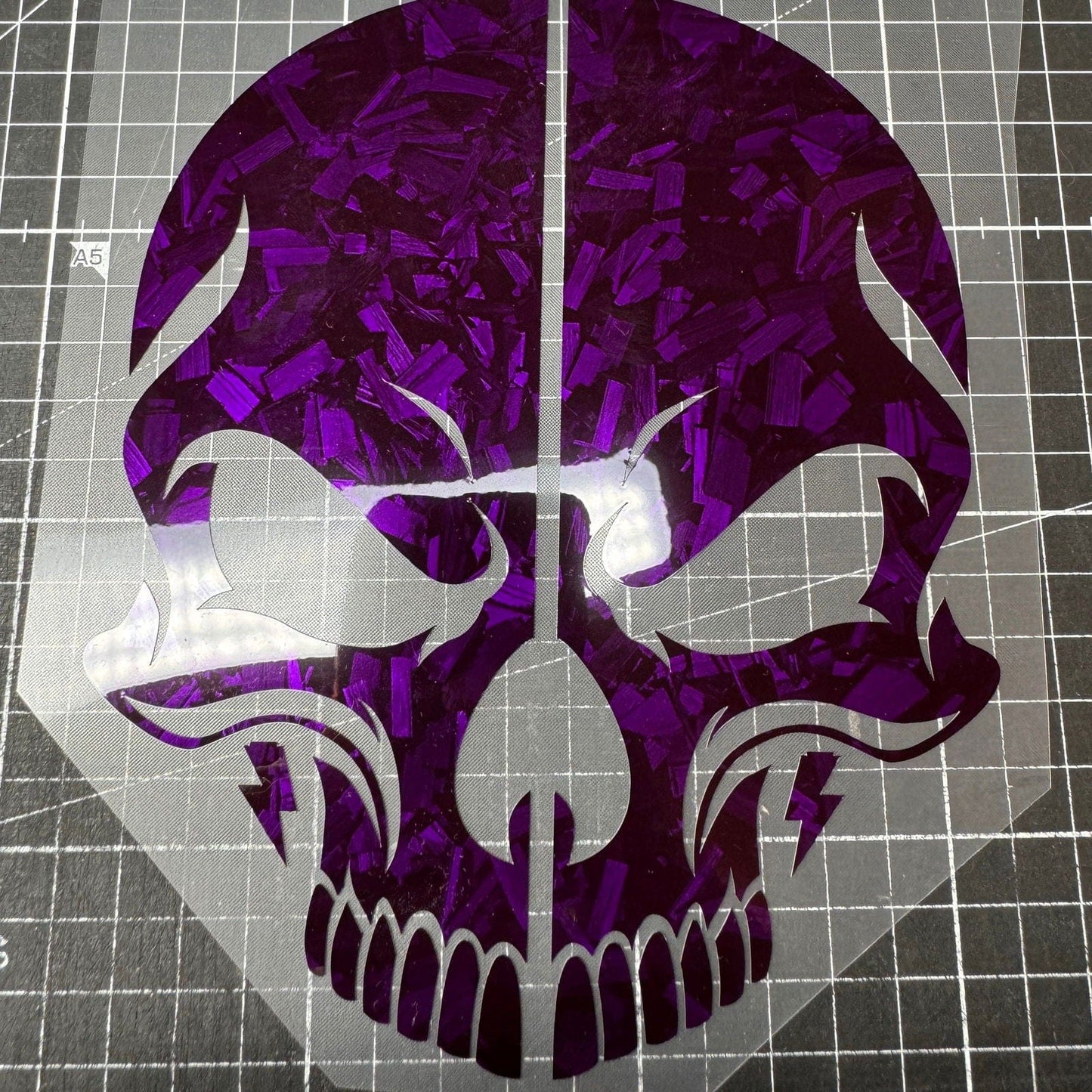 Sons of Battery - E-MTB Brand & Community Folien und Sticker HxB: 18 x 7 cm / Forged Carbon Lila SKULL - Federgabel Vinyl Aufkleber E-Bike-Community