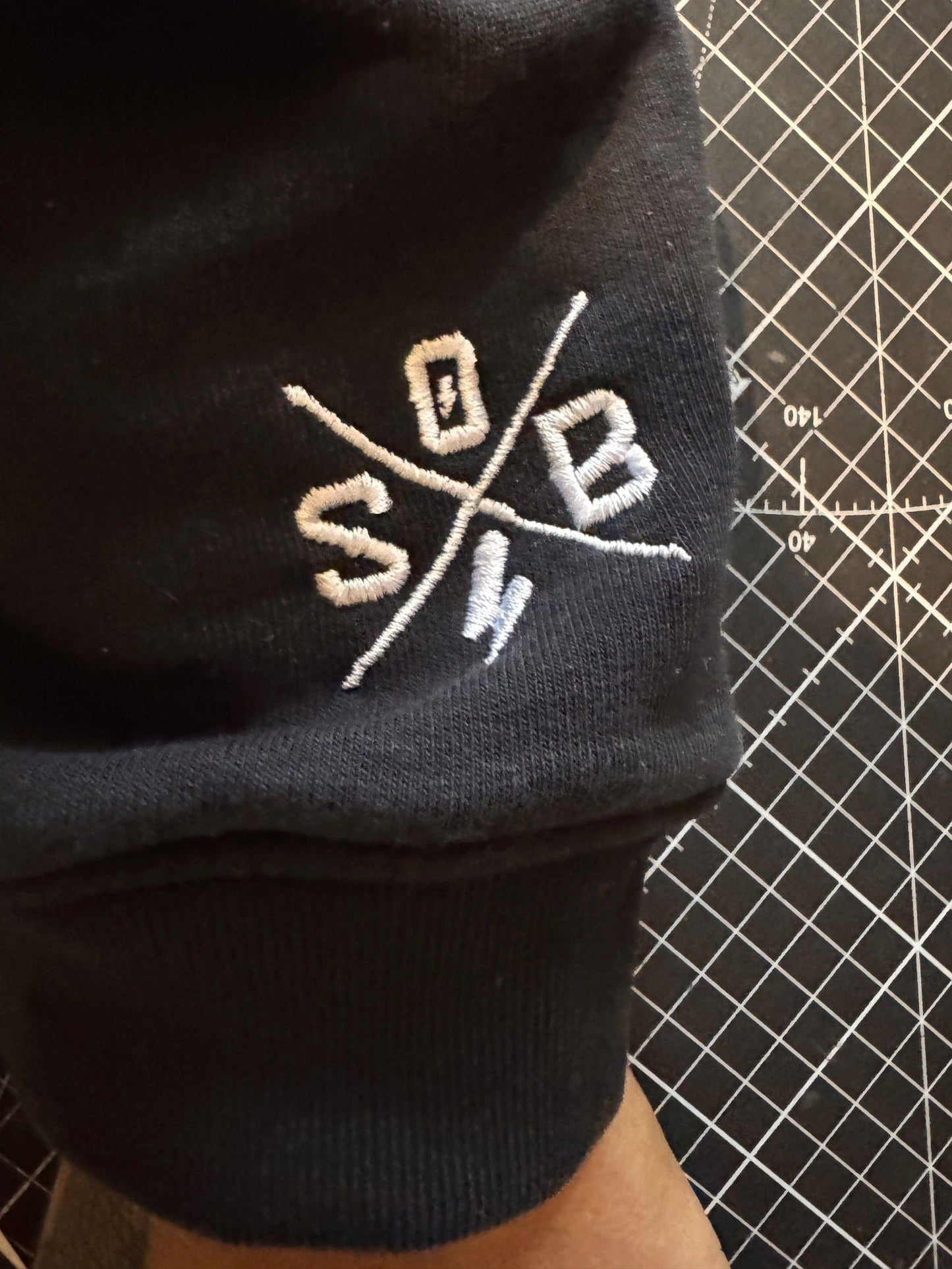 Sons of Battery® - E-MTB Brand & Community "Sons of Battery" Hochwertig bestickter Hoodie E-Bike-Community