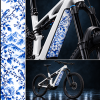 Porzellan E-Bike Akkufolie am weißen Mountainbike