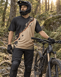 Sons of Battery® - E-MTB Brand & Community CUT-SEW Erdspalte - Recyceltes Unisex-Trikot mit Allover-Druck E-Bike-Community