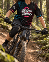 Sons of Battery® - E-MTB Brand & Community CUT-SEW Sisters of Battery 2026 - Recyceltes Unisex-Trikot mit Allover-Druck E-Bike-Community