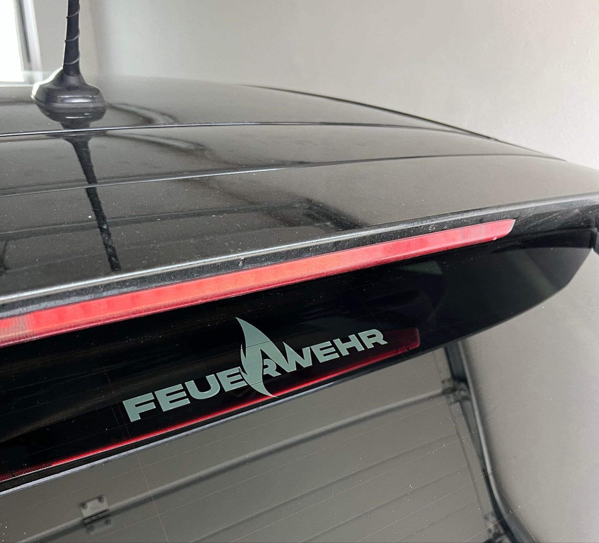 Sons of Battery - E-MTB Brand & Community Feuerwehr Vinyl Aufkleber für die Heckscheibe E-Bike-Community