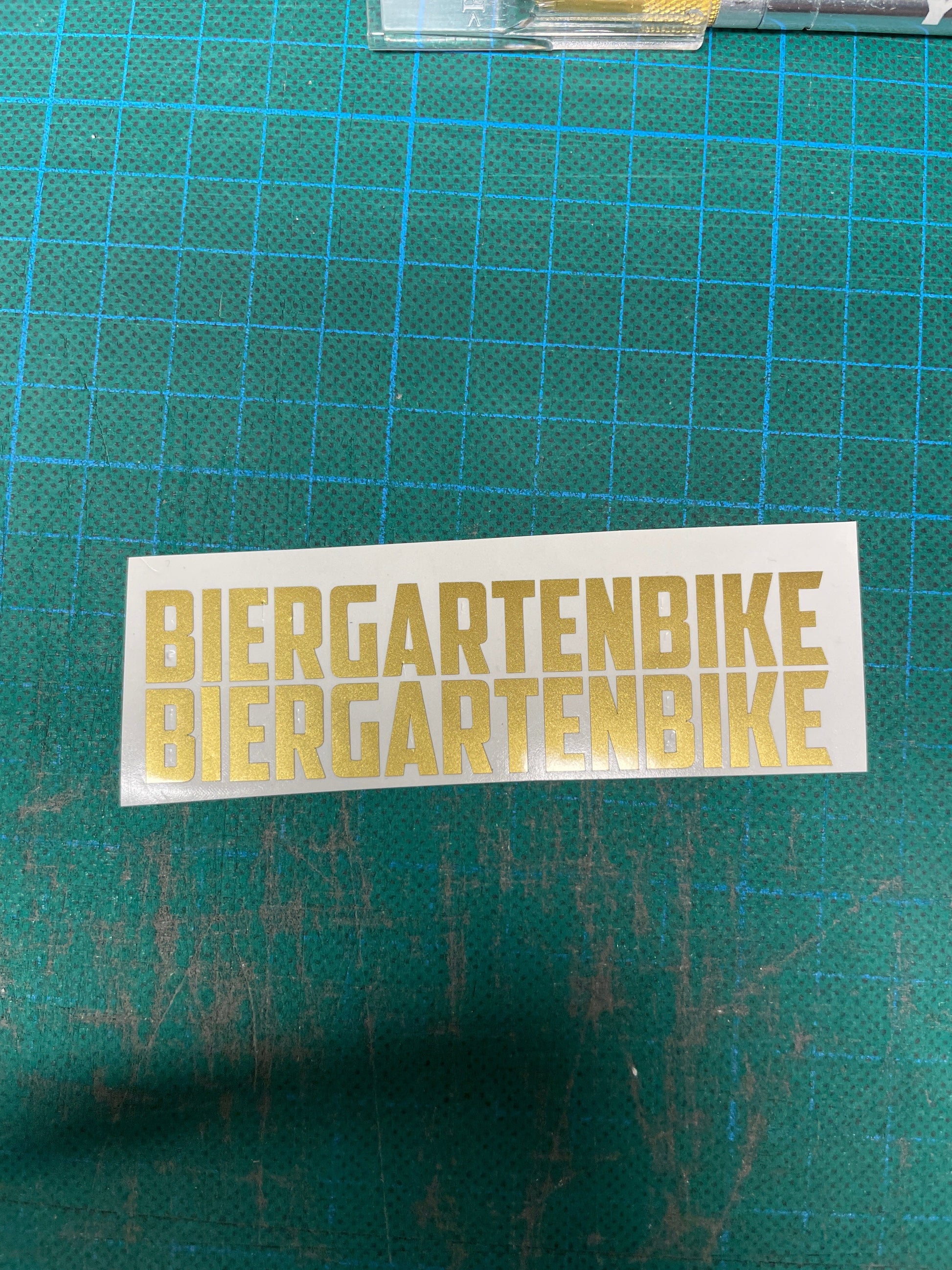 Sons of Battery - E-MTB Brand & Community Folien Gold / Biergartenbike EISDIELENBIKE / BIERGARTENBIKE E-Bike-Community