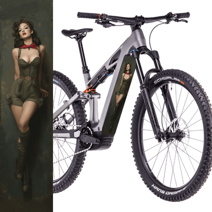 Sons of Battery® - E-MTB Brand & Community Folien & Sticker 48 cm x 12 cm Pinup Girl -  Akku Abdeckung Cover Sticker Universal / Schutzfolie / für alle E-Bikes E-Bike-Community
