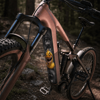 Sons of Battery® - E-MTB Brand & Community Folien & Sticker 60 cm x 14 cm / Grau Horror Ente / Duck – E-Bike Akku Sticker & Schutzfolie | Universal, Wunschgröße & CUBE Cut E-Bike-Community