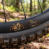 Sons of Battery® - E-MTB Brand & Community Folien & Sticker Bronze Mountain Ride – MTB Felgen Folienaufkleber 8 x 1,5 cm E-Bike-Community