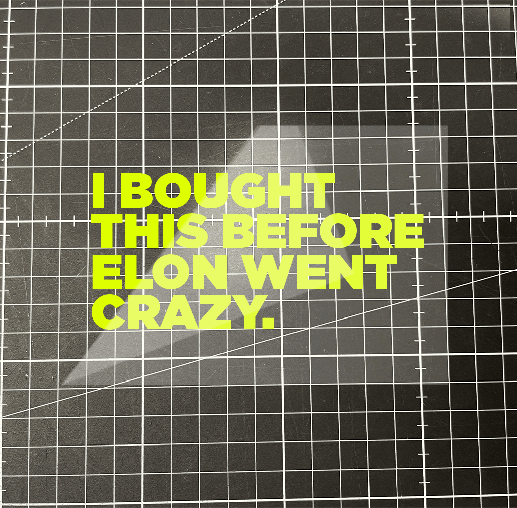 Elon Grappige Autosticker – 'I Bought This Before Elon Went Crazy' – 20x10 Cm, Wasstraatbestendig, Vinyl