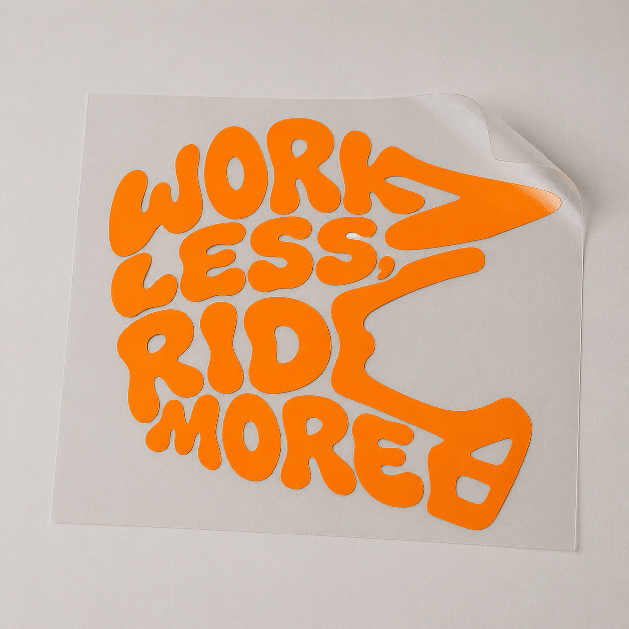 Sons of Battery® - E-MTB Brand & Community Folien & Sticker Neonorange / 5 x 4 cm WORK LESS, RIDE MORE - Kreativer Vinyl-Aufkleber E-Bike-Community