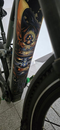 Sons of Battery® - E-MTB Brand & Community Folien & Sticker Samurai -  Akku Abdeckung Cover Universal / Schutzfolie / Unterrohr für alle E-Bikes auch Cube 750 wh oder 625 wh E-Bike-Community