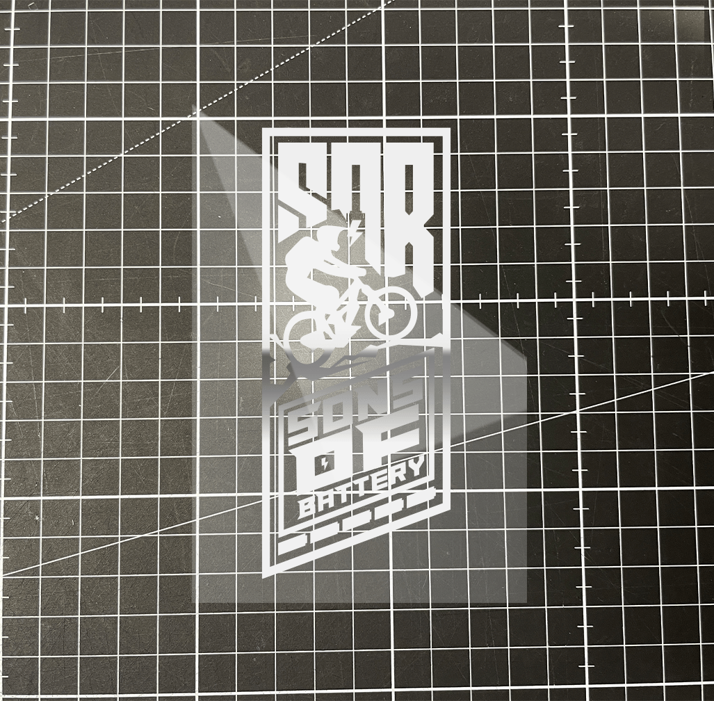 Sons of Battery - E-MTB Brand & Community Folien & Sticker Silber / 12x5 cm Hochkant Biker Motiv als Folie (12 x 5 cm) - SoB - E-Bike-Community
