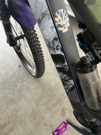 Sons of Battery® - E-MTB Brand & Community Folien & Sticker Skull 1 -  Akku Abdeckung Cover Universal / Schutzfolie / Unterrohr für alle E-Bikes auch Cube 750 wh oder 625 wh E-Bike-Community
