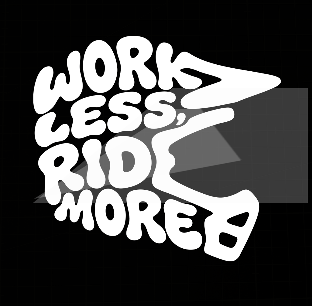 Sons of Battery® - E-MTB Brand & Community Folien & Sticker Weiß / 5 x 4 cm WORK LESS, RIDE MORE - Kreativer Vinyl-Aufkleber E-Bike-Community