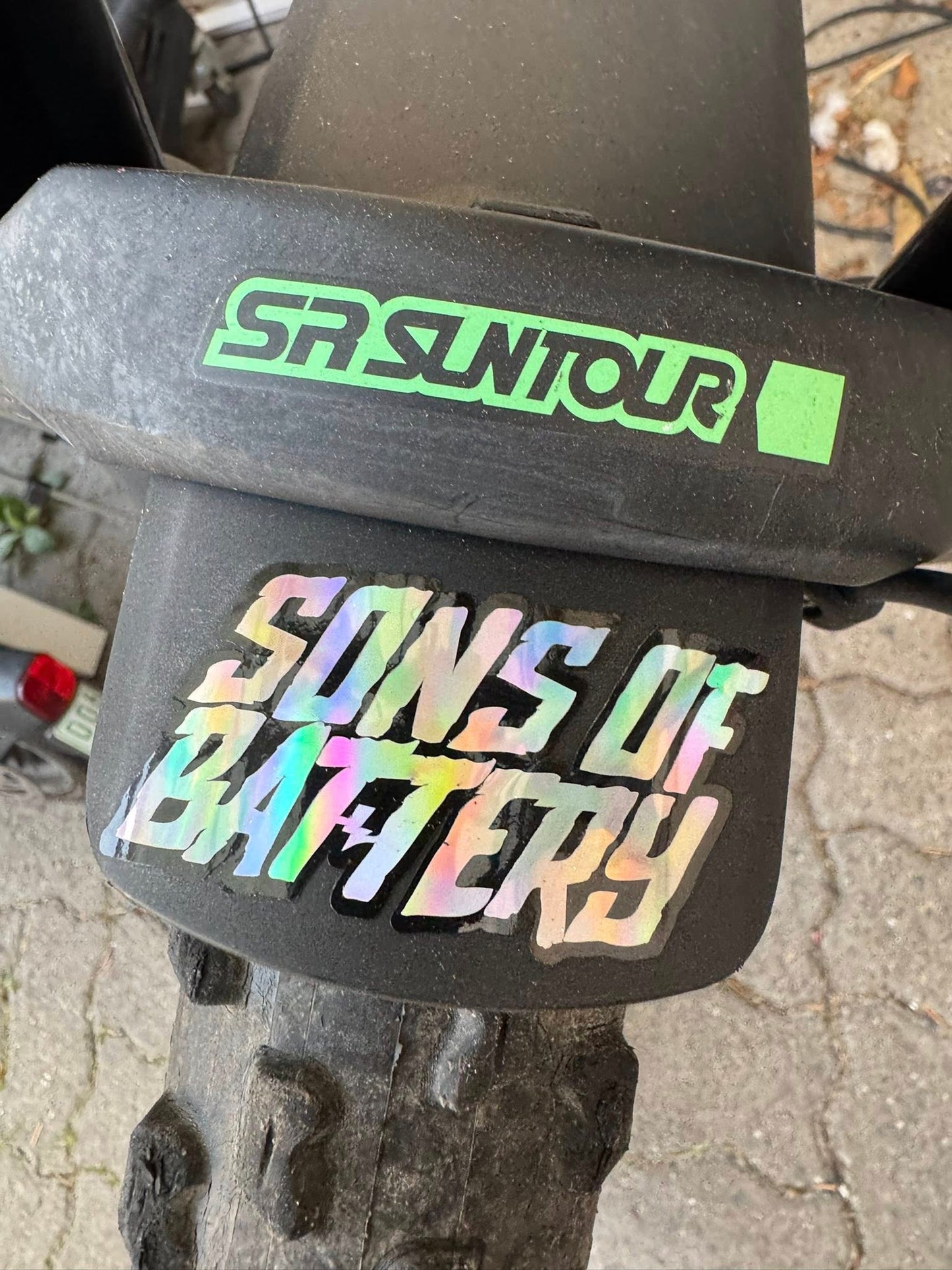 Sons of Battery® - E-MTB Brand & Community Folien und Sticker Holografische / Oilslick Effekt Sticker  - SoB - E-Bike-Community