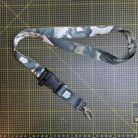 Sons of Battery - E-MTB Brand & Community Schlüsselanhänger Sons of Battery - Shred or Alive -  Hochwertiges Schlüsselband / Lanyard mit Notfall Pfeife E-Bike-Community