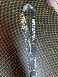 Sons of Battery - E-MTB Brand & Community Schlüsselanhänger Sons of Battery - Shred or Alive -  Hochwertiges Schlüsselband / Lanyard mit Notfall Pfeife E-Bike-Community