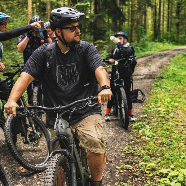 Sons of Battery® - E-MTB Brand & Community Sons of Battery -  Uncut - Recyceltes Enduro-Trikot E-Bike-Community