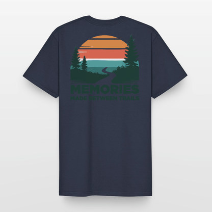 Spreadconnect Männer Workwear T-Shirt Memories Made between Trails - Männer Workwear T-Shirt E-Bike-Community
