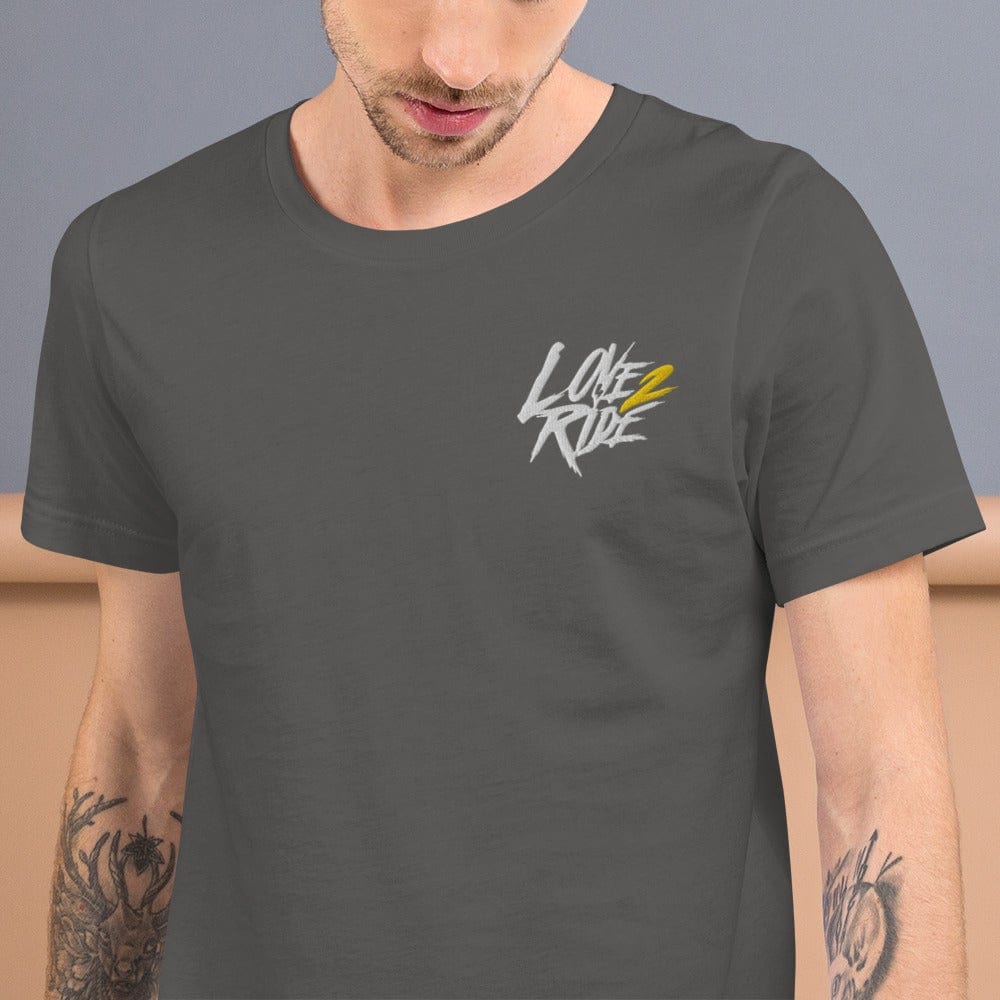 Love 2 Ride gesticktes - Kurzärmeliges Unisex-T-Shirt - Sons of Battery® - E-MTB Brand & Community