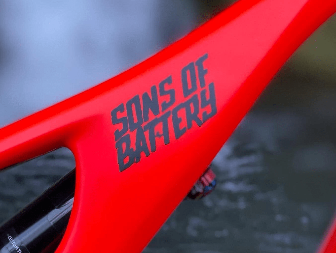 Sons of Battery - E-MTB Brand & Community Folien 6 x 4 cm / schwarz / Sons Sons of Battery Signature Folien E-Bike-Community