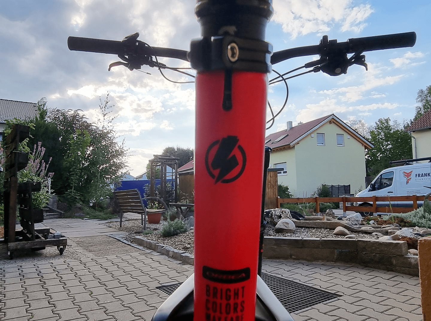 Sons of Battery - E-MTB Brand & Community Folien Sons of Battery - Lightning E-Bike-Community